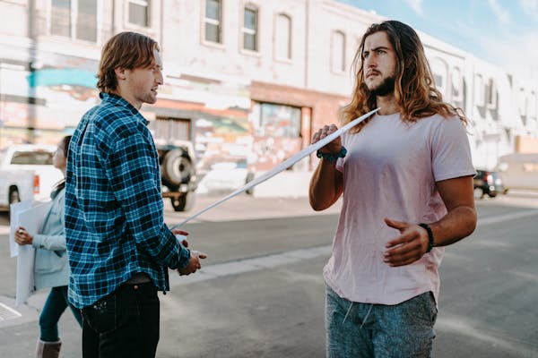 الشعراء والثورة: صوت التغيير